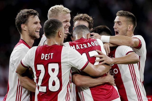 法国队官方媒体恭喜姆巴佩入选FIFPRO年度最佳