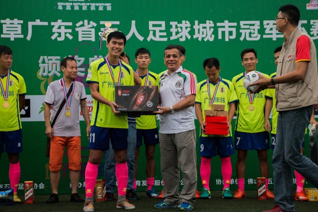 约基奇32+12+7詹姆斯27+6+8 掘金力克湖人1-0